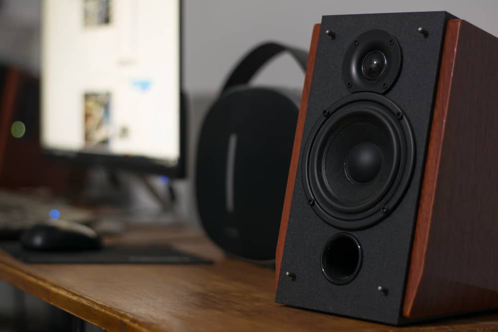 using bookshelf speaker as center channel